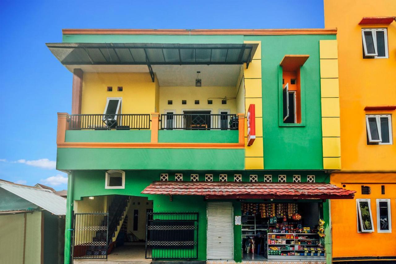 Oyo 2165 Alyah Guest House Syariah Ambon Exterior photo