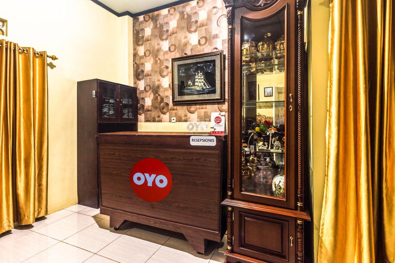 Oyo 2165 Alyah Guest House Syariah Ambon Exterior photo