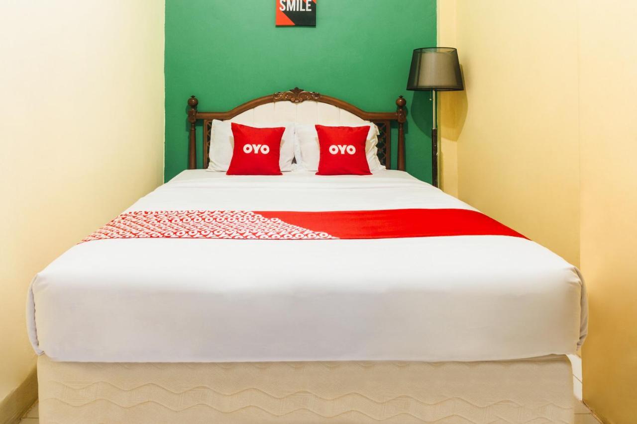 Oyo 2165 Alyah Guest House Syariah Ambon Exterior photo