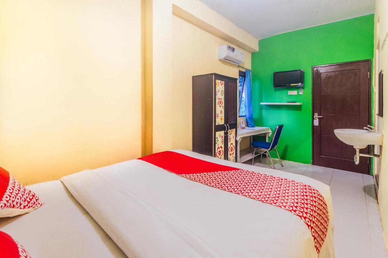 Oyo 2165 Alyah Guest House Syariah Ambon Exterior photo