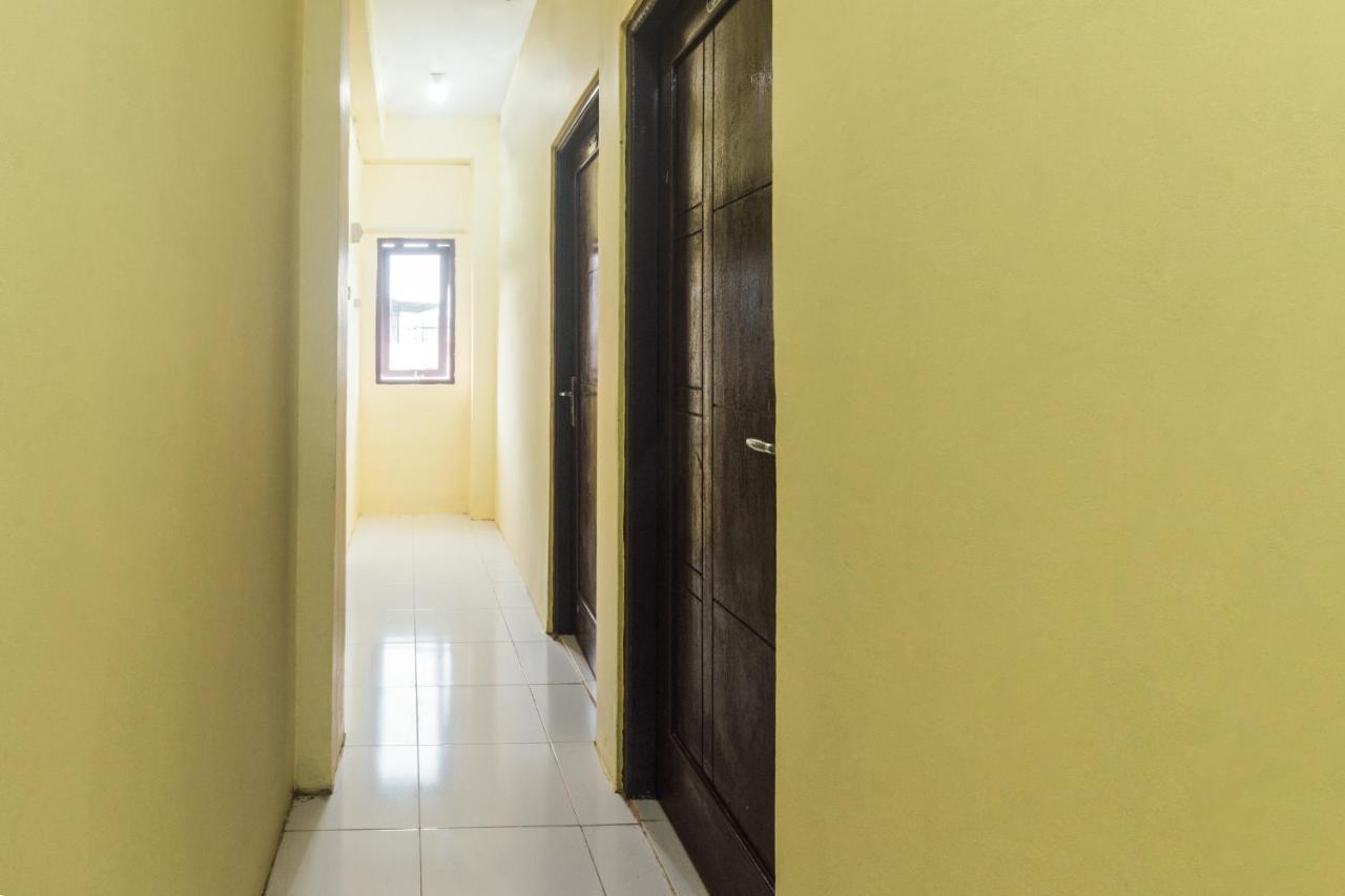 Oyo 2165 Alyah Guest House Syariah Ambon Exterior photo